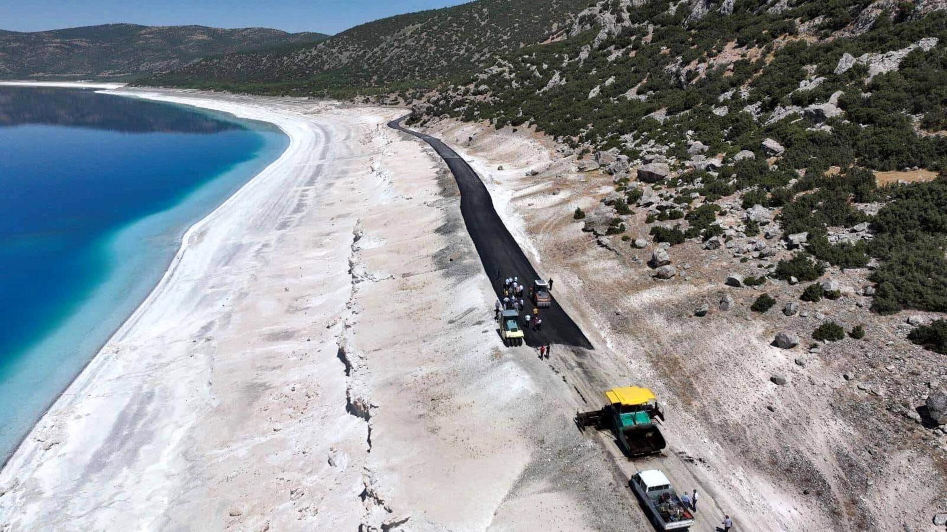 萨尔达湖沿线的道路建设引起了人们的关注