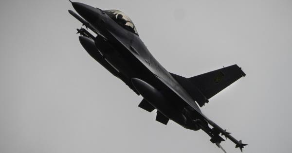 F-16战机坠毁后，乌克兰总统泽连斯基解雇了空军指挥官